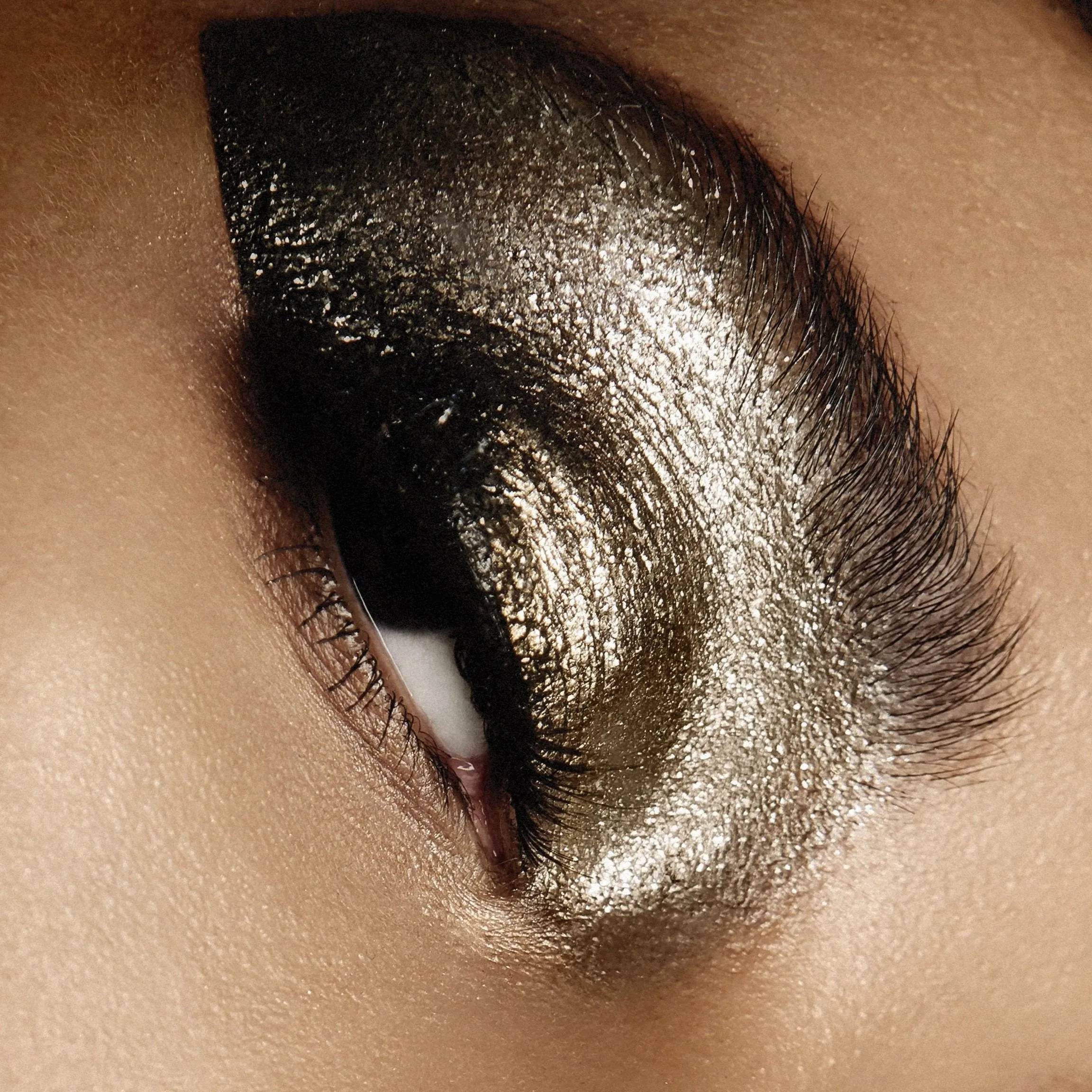 EYE/DAZZLE - The Liquid Metallic Eyeshadow