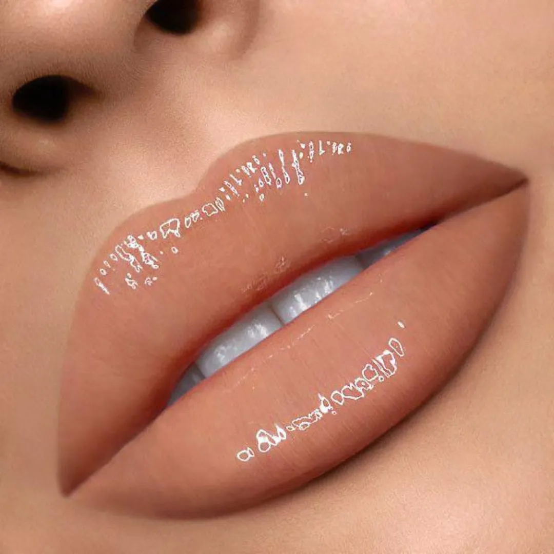 Glossy lipstick