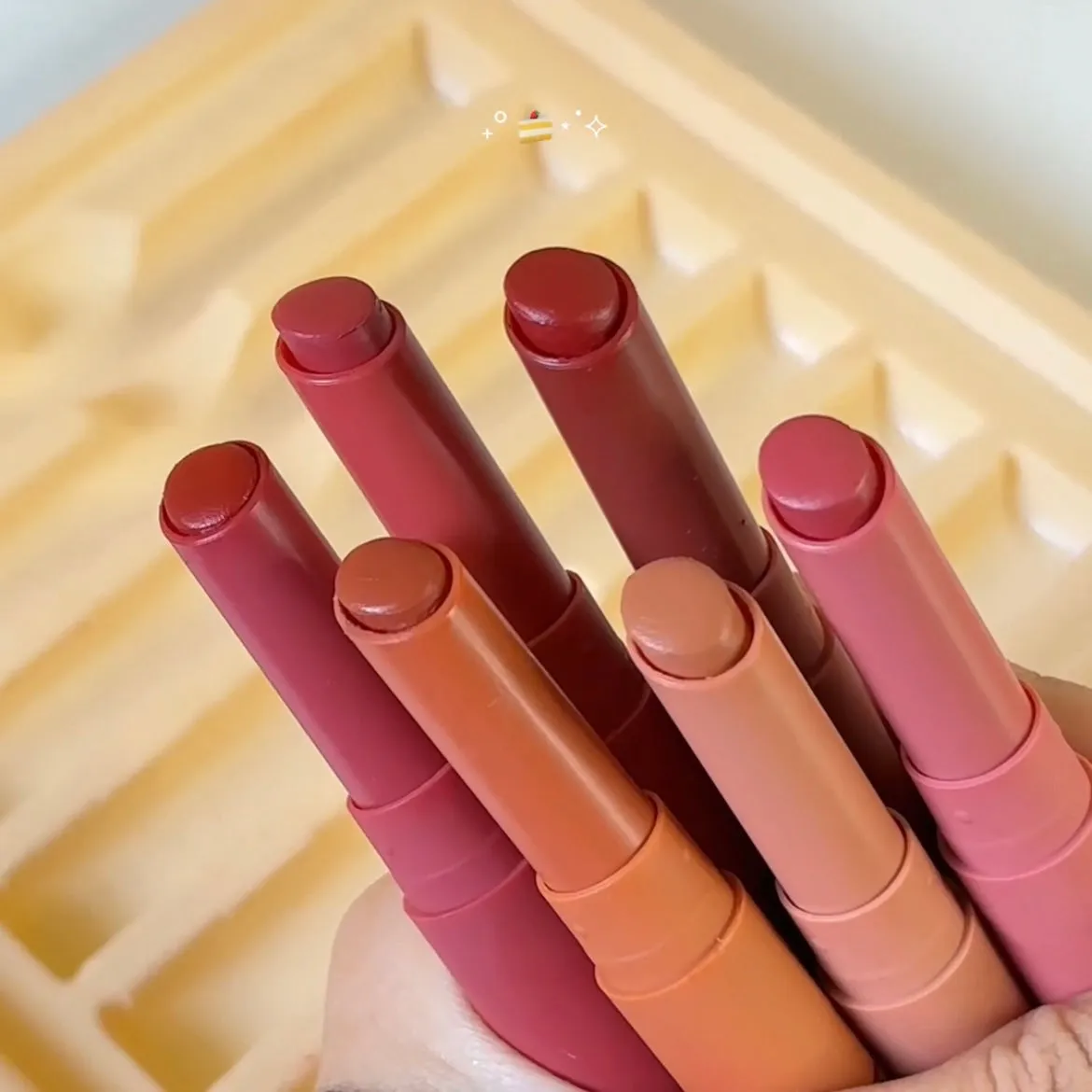 Heng Fang - 6 Color Refreshing Dream Velvet Lipsticks